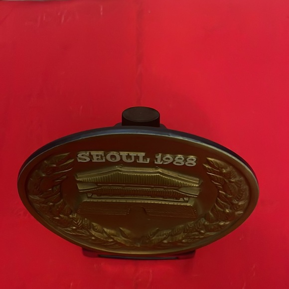 Jim Beam ( EMPTY) Decanter. Seoul 1988 - Picture 6 of 6